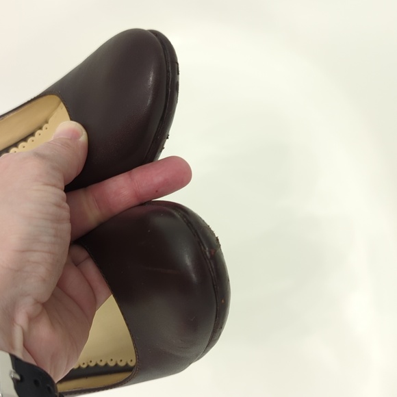 O by Oscar De La Renta Pumps on Chocolate Brown - Picture 3 of 11